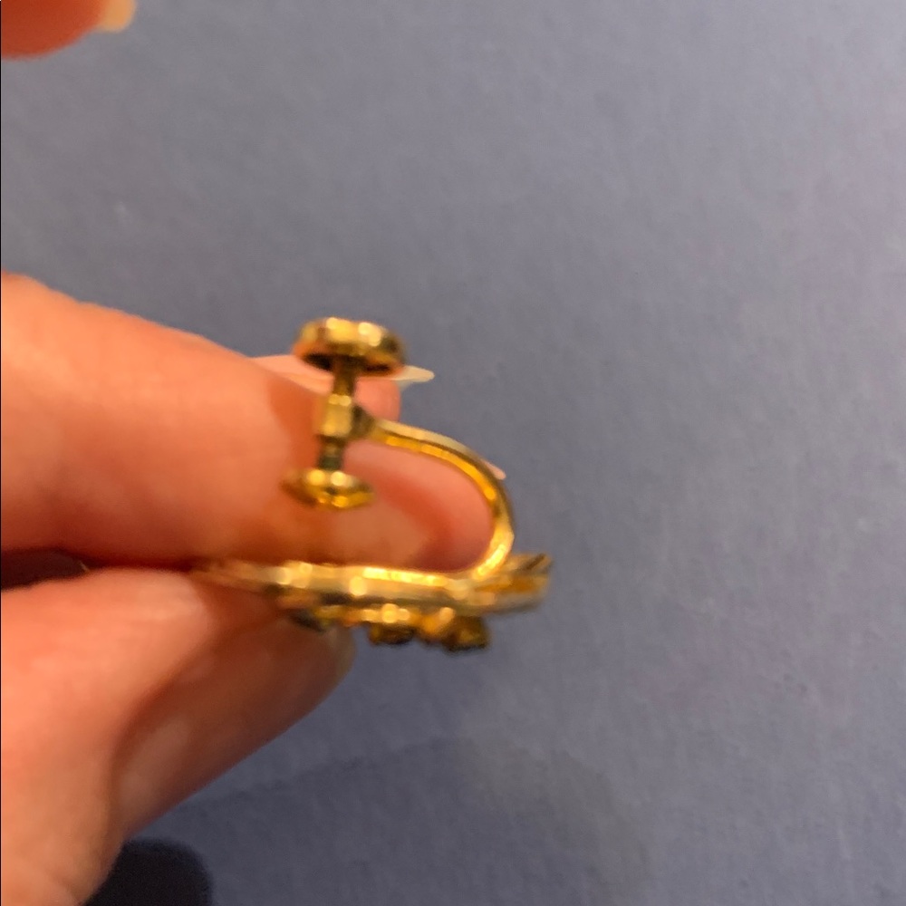 VINTAGE 70’s? 12K GOLD-FILLED w grey and green STONES SCREW-BACK .5” EARRINGS - Picture 6 of 7